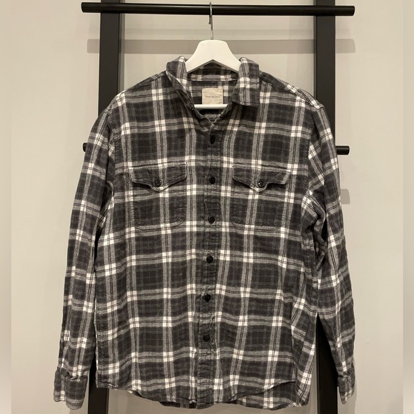 Plaid Grey & White Long-Sleeve Button Down - Picture 2 of 8